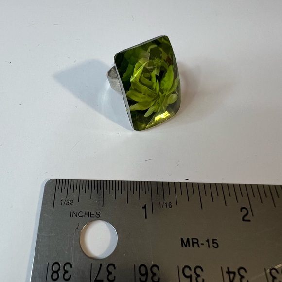 Elegant Green Floral Ring - Picture 1 of 3